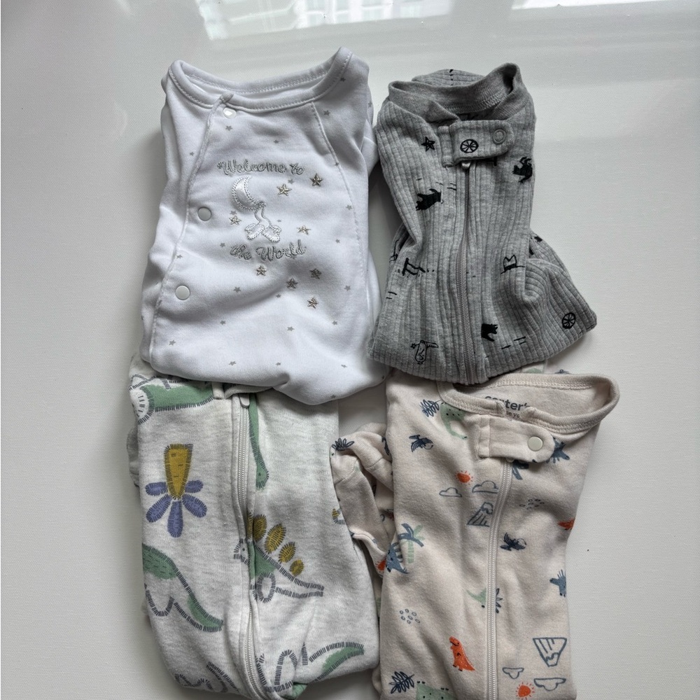 Carter’s Baby Onesies Set of 4 for boy 0-3m